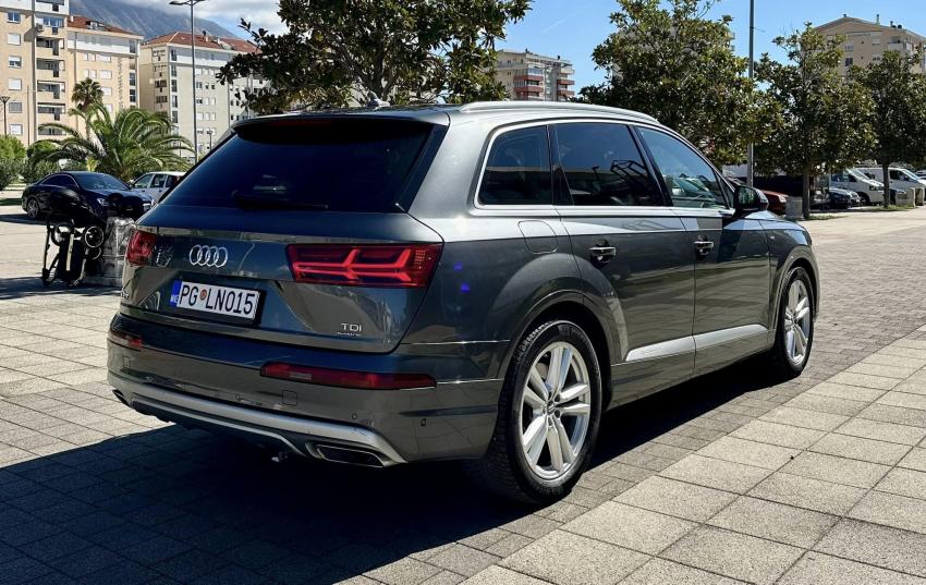 Ауди КУ7 Q7 2016