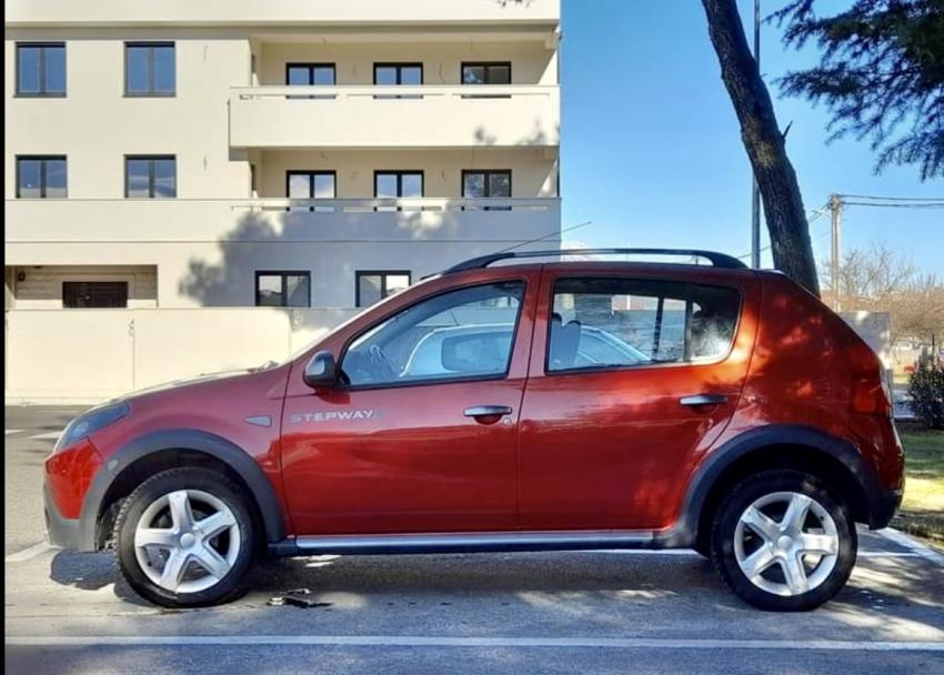 Дачия Сандеро Stepway хетчбэк 5-дв. 2010